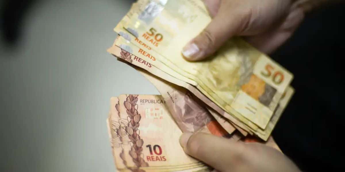 Desconto tem sido feito automático no pagamento dos aposentados (Foto: Agência Brasil)