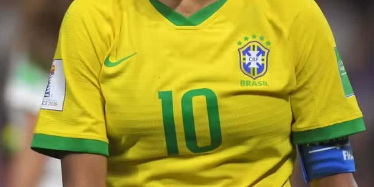 Camisa 10 da seleção brasileira anuncia aposentadoria do futebol após anos de conquistas — Foto: LOIC VENANCE / AFP