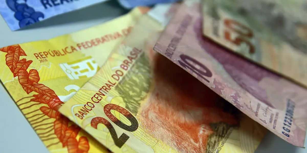 A ideia é fazer uma redução compulsória no valor estipulado pelo BC para ficar retido (Foto Reprodução/Freepik)