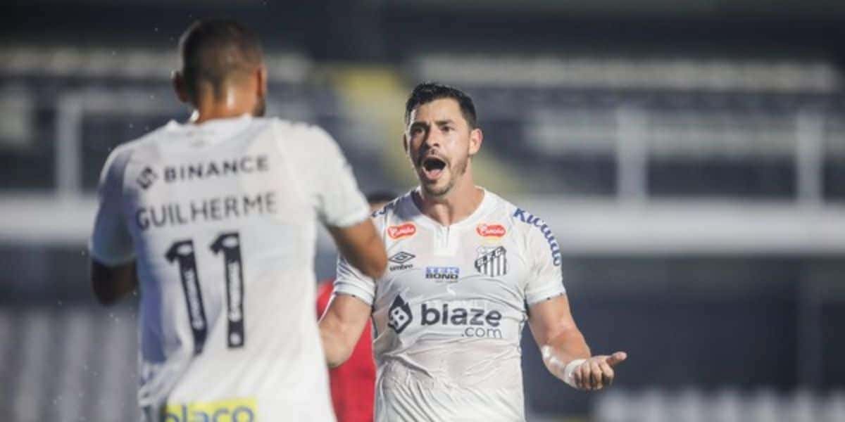 Giuliano é o terceiro maior artilheiro da equipe na temporada (Reprodução: Reinaldo Campos/AGIF)