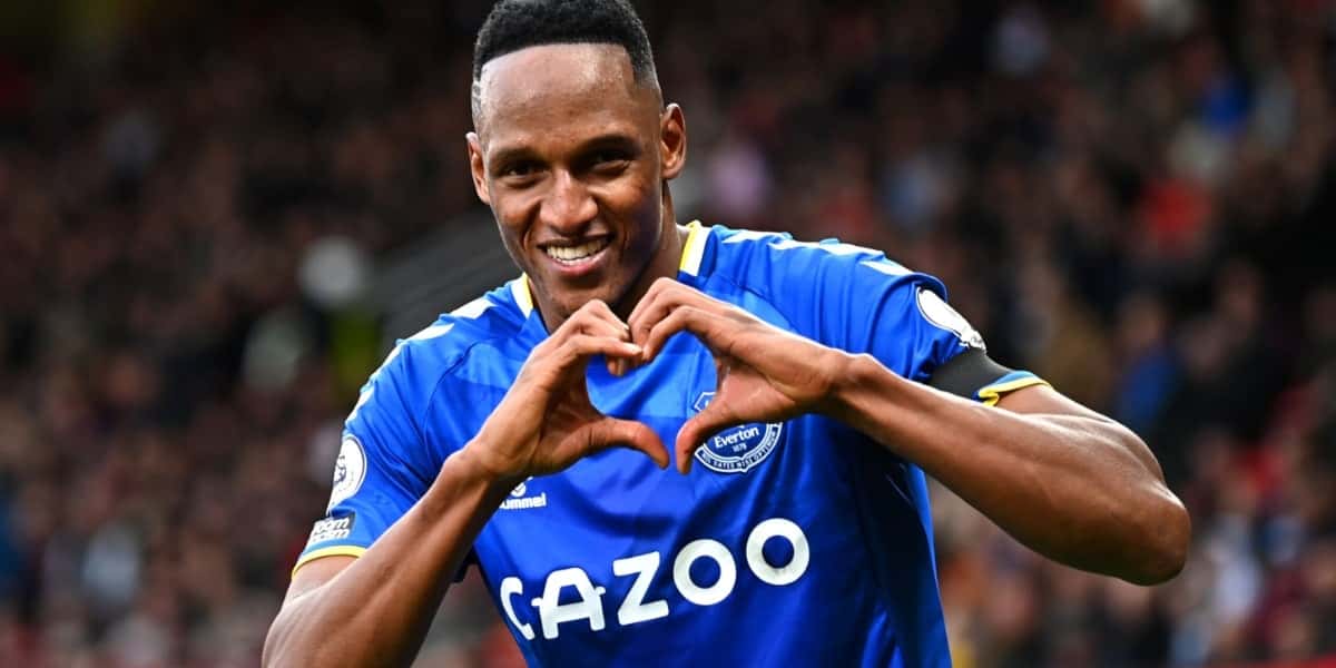 Volta triunfal de Yerri Mina chega voando em gigante da série - (Foto: Reprodução / (Photo by Clive Mason/Getty Images)