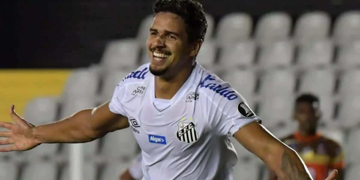 Lucas Veríssimo com a camisa do Santos (Foto: Divulgação/Libertadores)