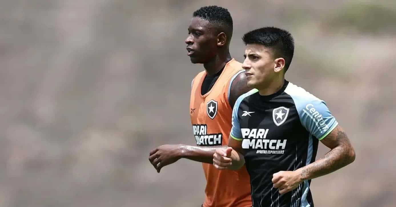 Luiz Henrique e Thiago Almada em treino do Botafogo (Foto: Vitor Silva / Botafogo)