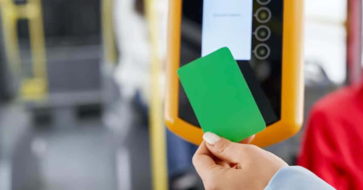 Vale-Transporte para metrô, ônibus e trem (Foto: Freepik)