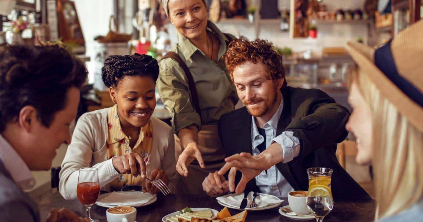 Ilustração trabalhadores em restaurante (Foto: Canva)