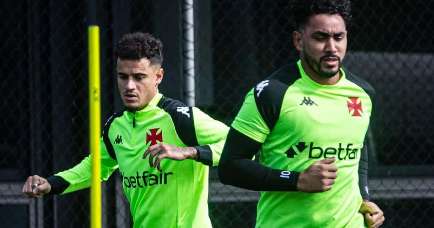 Coutinho e Payet ganharam mais um craque no Vasco (Foto: Leandro Amorim)
