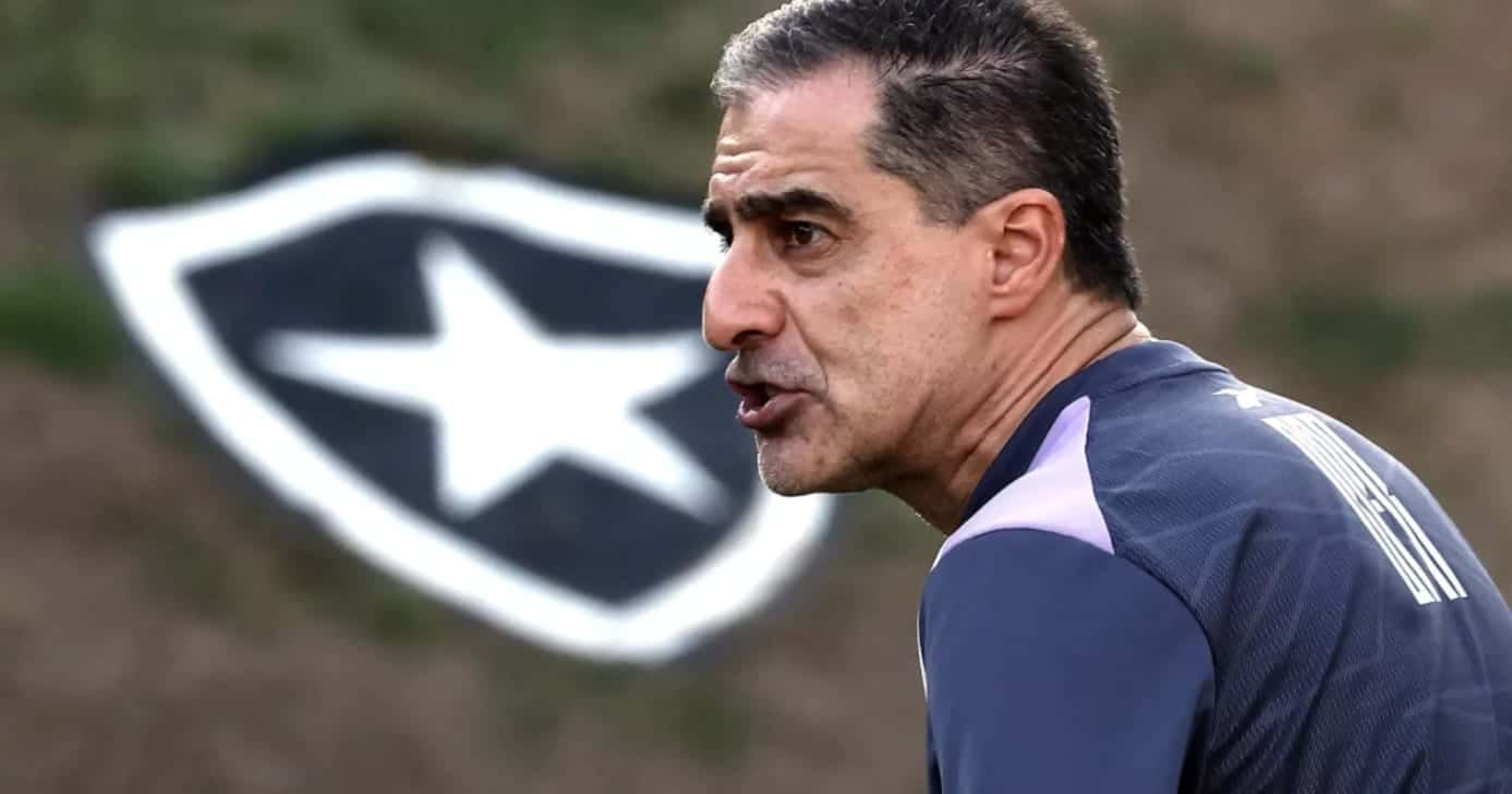 Renato Paiva perde craque do elenco principal do Botafogo (Foto: Vitor Silva)