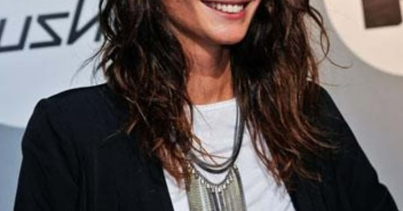 Aos 45, apresentadora de rival da Globo confirma doença sem cura (Foto: Reprodução/Montagem TV Foco)