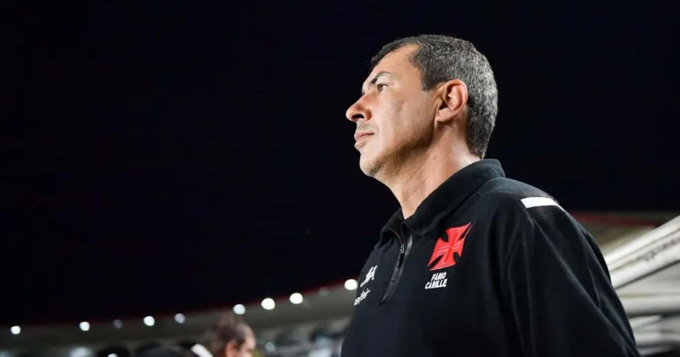 Vasco: Carille tem demissão aprovada e Pedrinho está ciente (Foto: Thiago Ribeiro/AGIF)