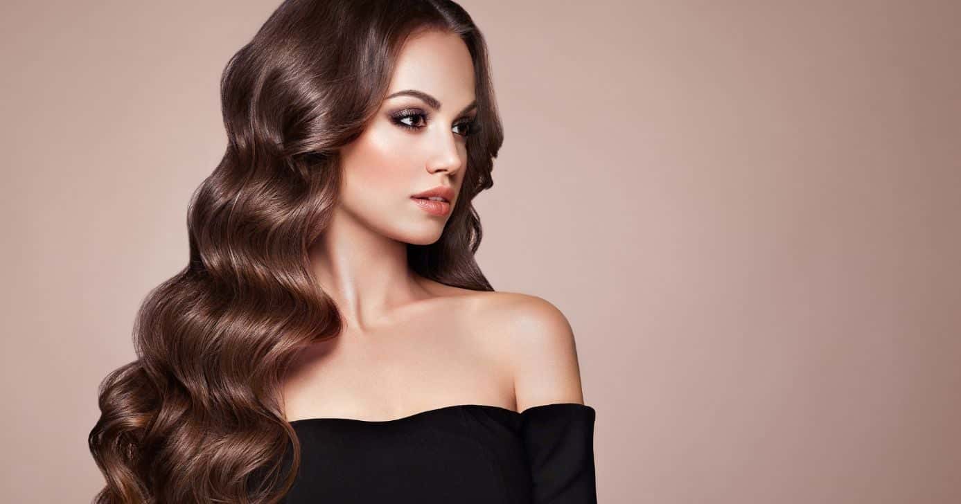 Cabelo sem frizz (Foto: Canva)