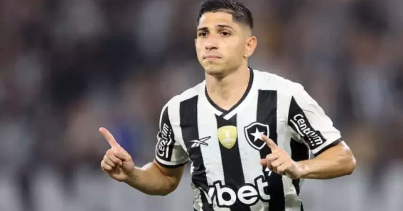 Savarino no Botafogo (Foto: Vitor Silva)