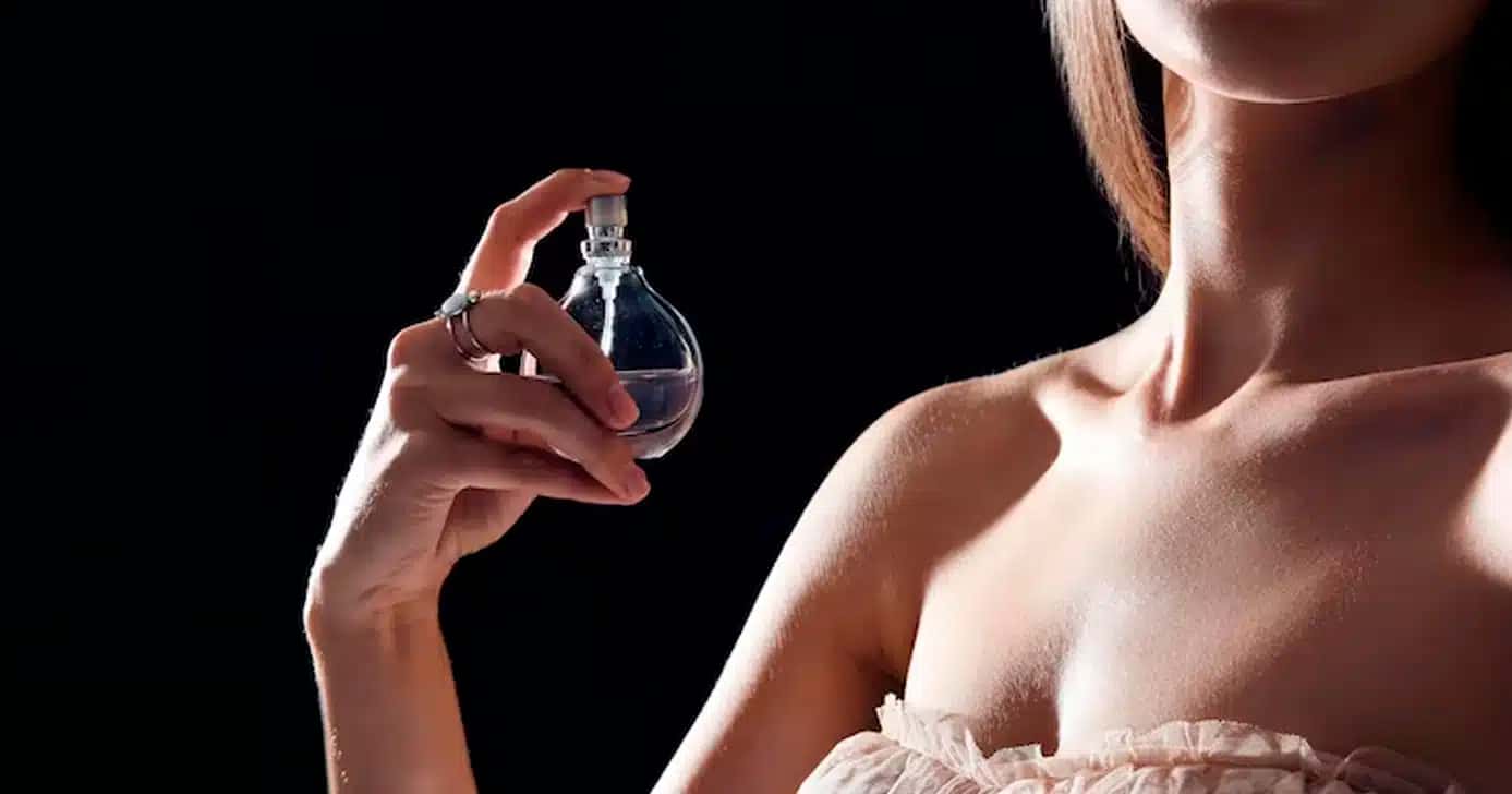 Como fazer o perfume grudar na pele (Foto: Reprodução)