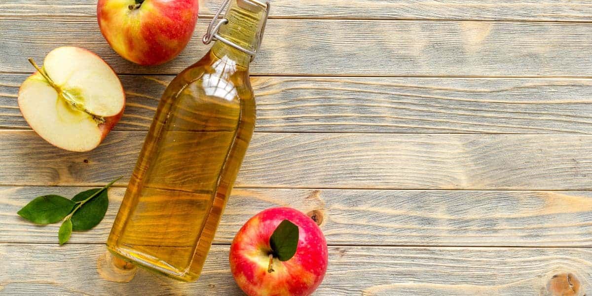 Vinagre de maça no cabelo (Foto: Canva)