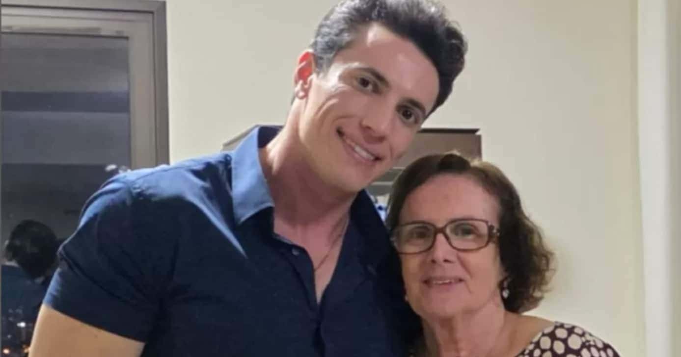 Luiz Garnica ao lado da mãe (Foto: Reprodução/ Internet)