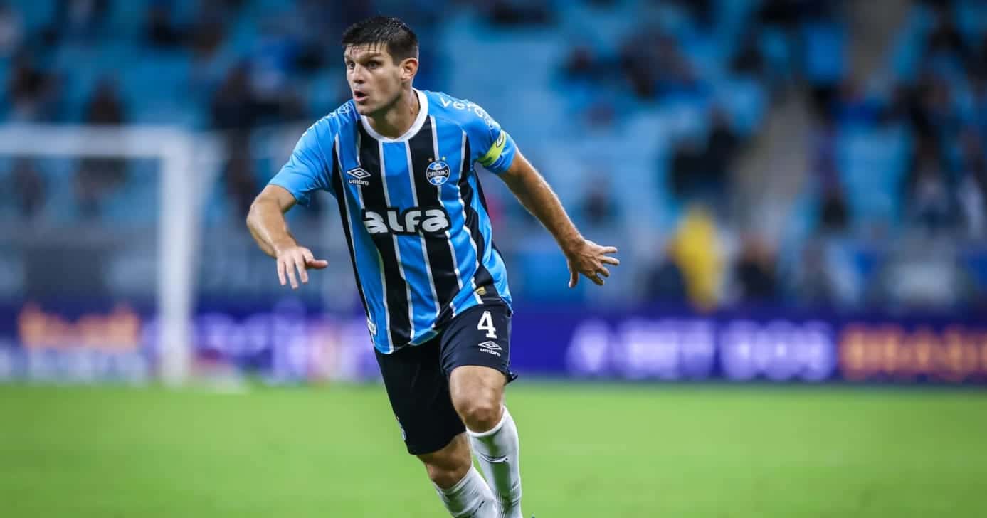 Kannemann deve renovar com o Grêmio (Foto: Lucas Uebel)