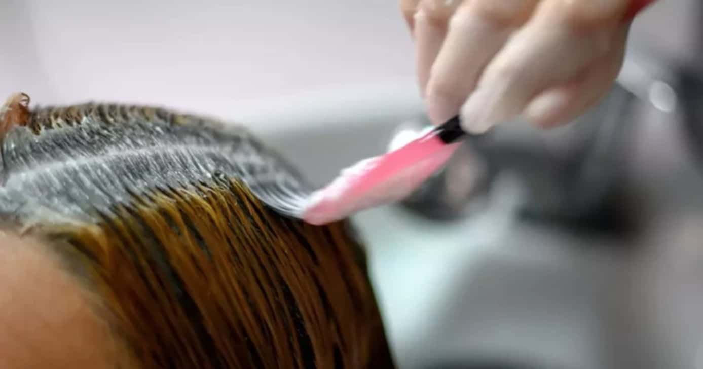 Misturinha caseira com apenas 4 ingredientes dá fim aos fios brancos - Foto: Internet