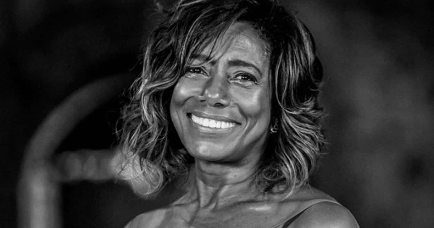 A carta psicografada de Glória Maria que relata o que ela viveu após morte: "Calma" (Foto: Reprodução/ Internet)