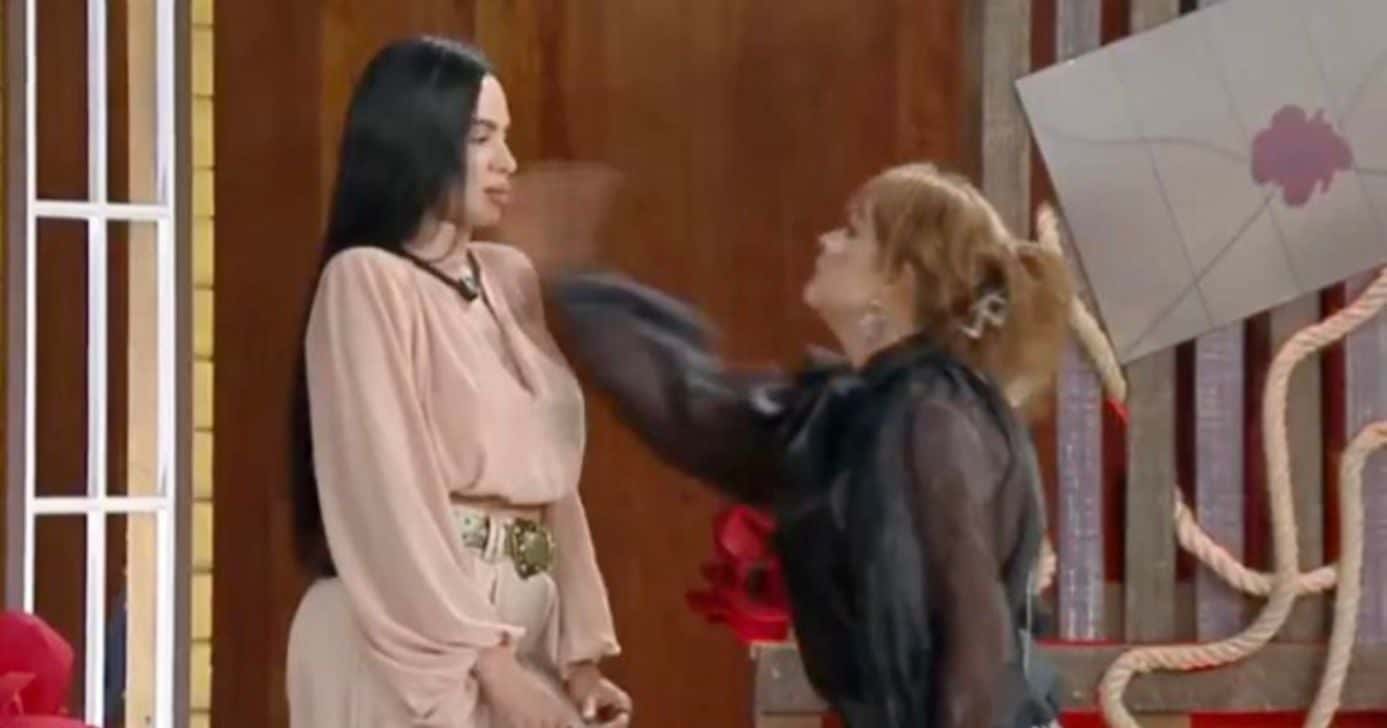 Gaby Spanic e Tamires Assis em A Fazenda 17 (Foto: Reprodução/ Internet)
