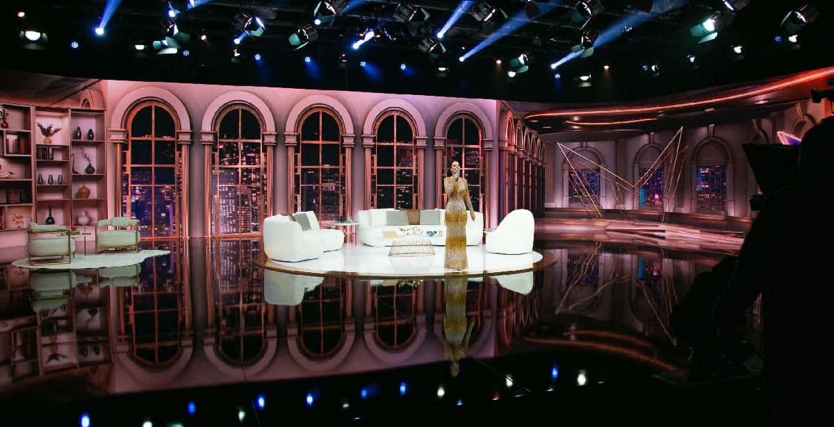 Daniela Albuquerque no novo cenário do Sensacional - crédito: Divulgação RedeTV!
