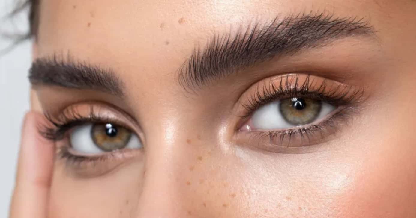 Dicas para evitar os vilões da sobrancelha (Foto: Divulgação)