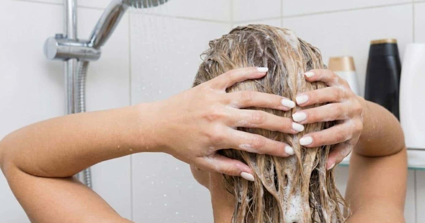 Esfoliação no cabelo - (Foto: Montagem/TV Foco)