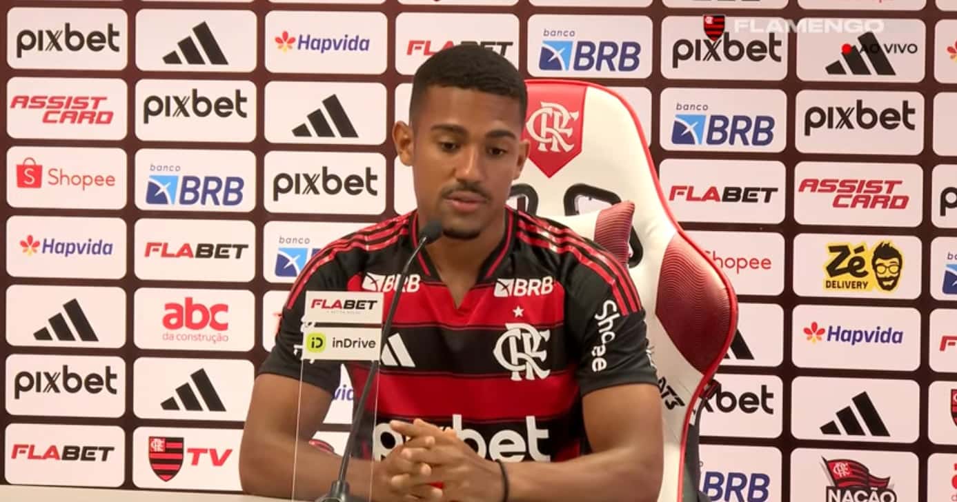 Samuel Lino ganhando espaço no rubro-negro (Foto: Flamengo TV)