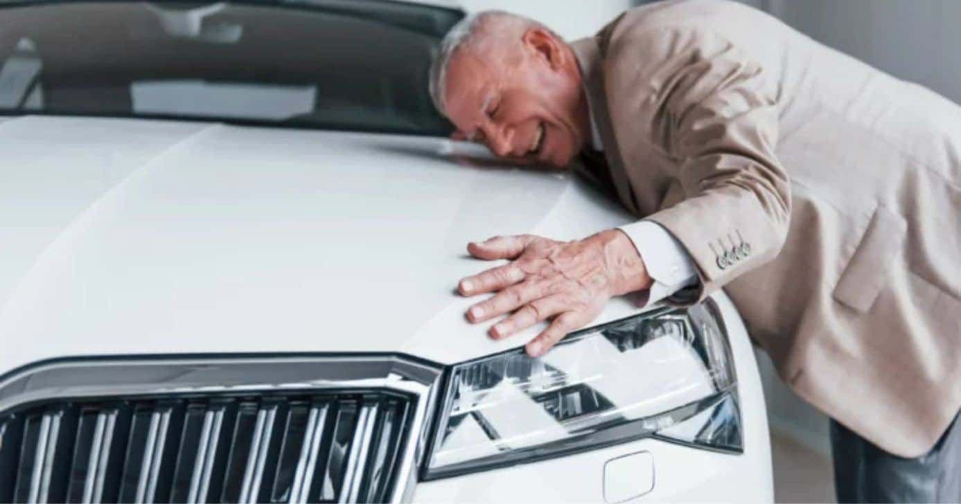 Projeto de lei prepara desconto de 25% para idosos 60+ na hora de comprar um carro 0km - Foto: Montagem