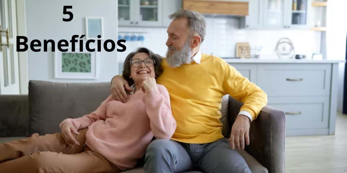 Idosos com 5 benefícios sem sair de casa (Reprodução: Montagem TV Foco)