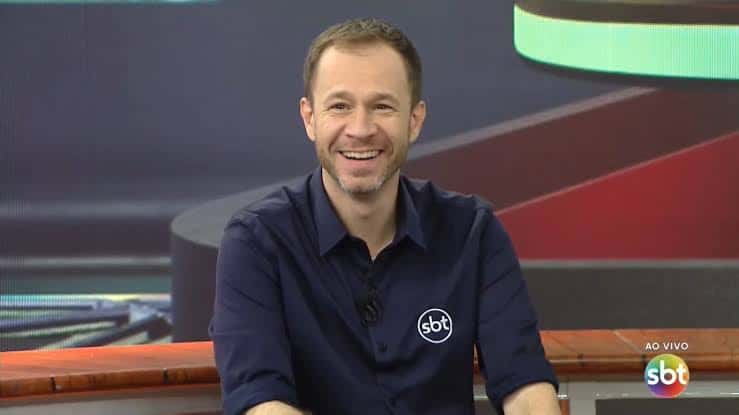 Tiago Leifert durante uma das transmissões no SBT. (Foto; SBT)