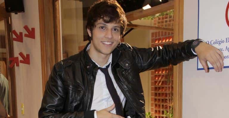 Chay Suede começou a fazer sucesso em "Rebelde Brasil" (Foto: Divulgação)