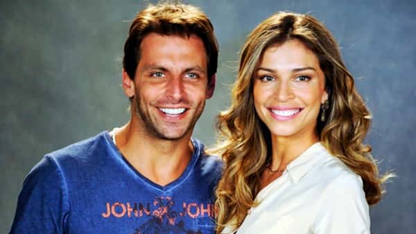 Henri Castelli e Grazi Massafera na novela Flor do Caribe que está de volta (Foto: Reprodução/Globo)