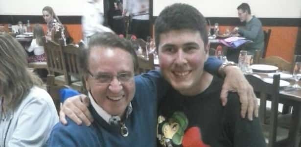 Antonio Felipe Purcino ao lado de Carlos Villagrán, o Quico. (Foto: Reprodução/Facebook)
