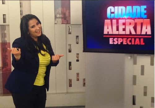 Fabíola Gadelha apresentou o "Cidade Alerta - Especial" (Foto: Divulgação / TV Record)