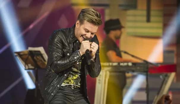Michel Teló apresentou o "Sai do Chão! "(Foto: Globo/ Cynthia Salles)