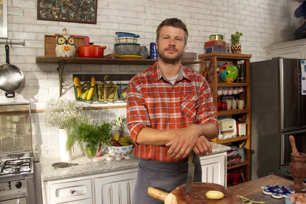 Rodrigo Hilbert comanda o programa "Tempero de Família" no canal pago GNT (Foto: Divulgação)