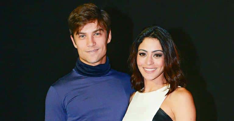 Raphael Sander posa com Carol Castro ( Foto Anderson Borde/AgNews)