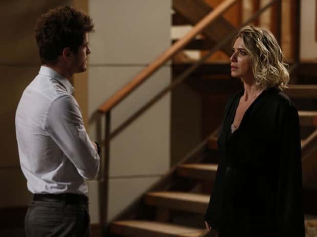 Soraya leva susto com o que ouve de Benjamin (Foto: Raphael Dias/Gshow)
