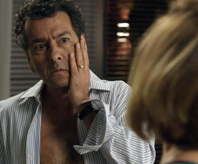 Aderbal leva tapa na cara (Foto: TV Globo)