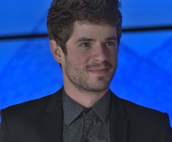 Benjamin fica muito contente com a notícia que recebe (Foto: TV Globo)