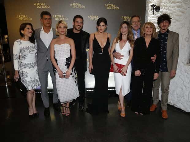 Renata só teria ido para a sessão de fotos com o elenco da novela (Foto: Felipe Assumpção, Alex Palarea e Marcello Sá Barretto/ Ag. News)
