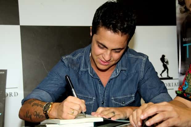 Thammy no lançamento de sua biografia (Foto: Divulgação)