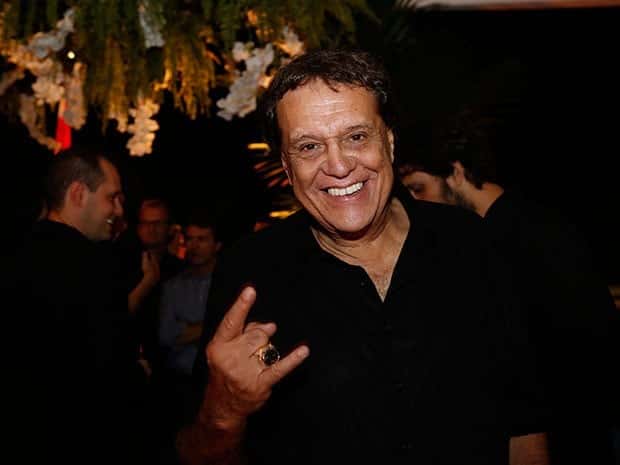O diretor Dennis Carvalho nos bastidores de "Babilônia" (Foto: Ellen Soares / Gshow)