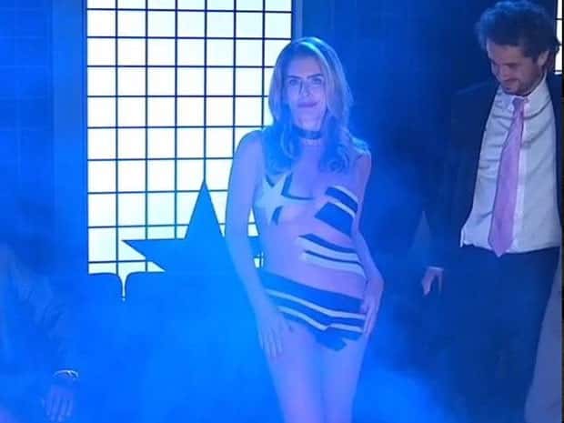 Maitê "cumpriu" promessa e ficou seminua em programa. (Foto: Reprodução)