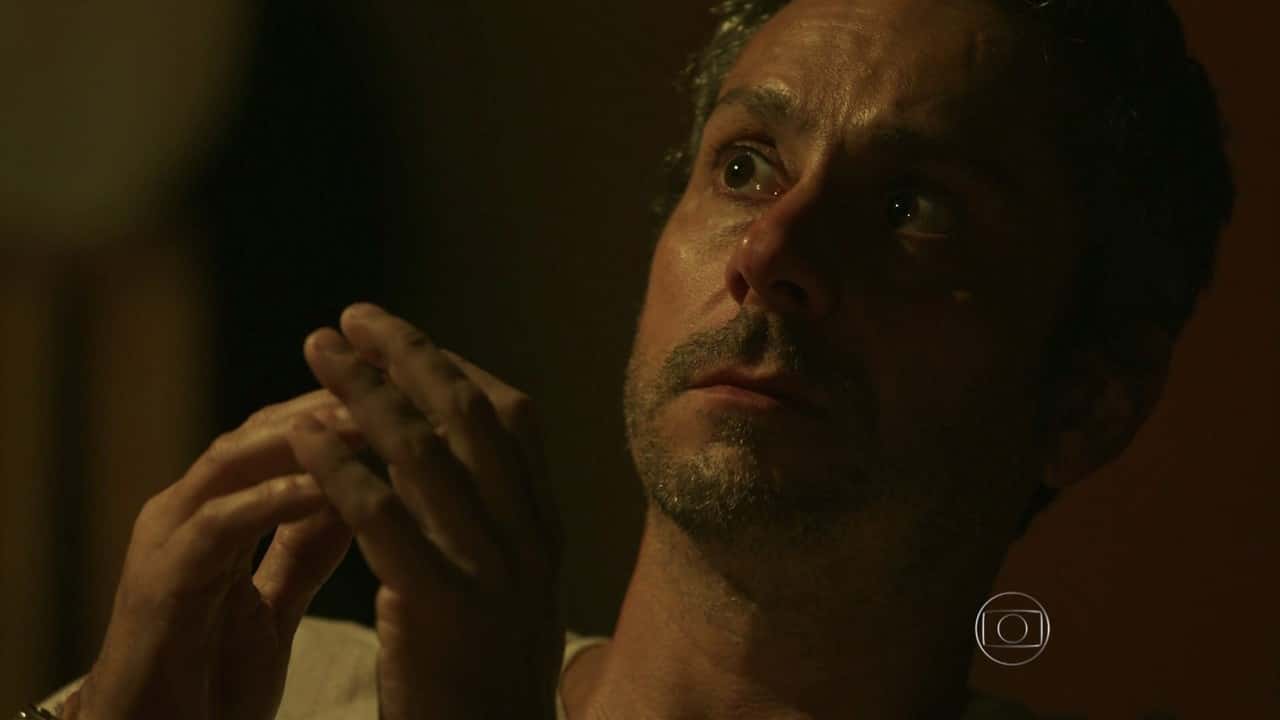 Romero (Alexandre Nero) em cena de "A Regra do Jogo" (Foto: Reprodução/Globo)