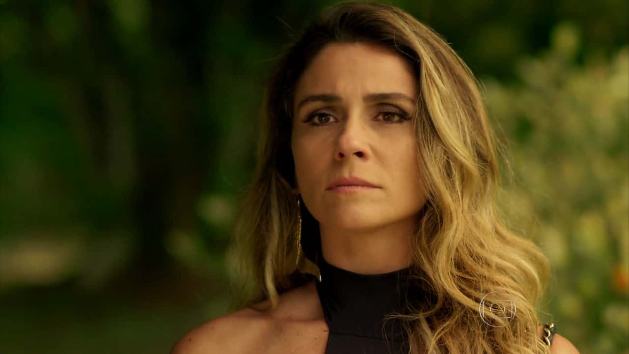 Atena (Giovanna Antonelli) em cena de "A Regra do Jogo" (Foto: Reprodução/Globo)