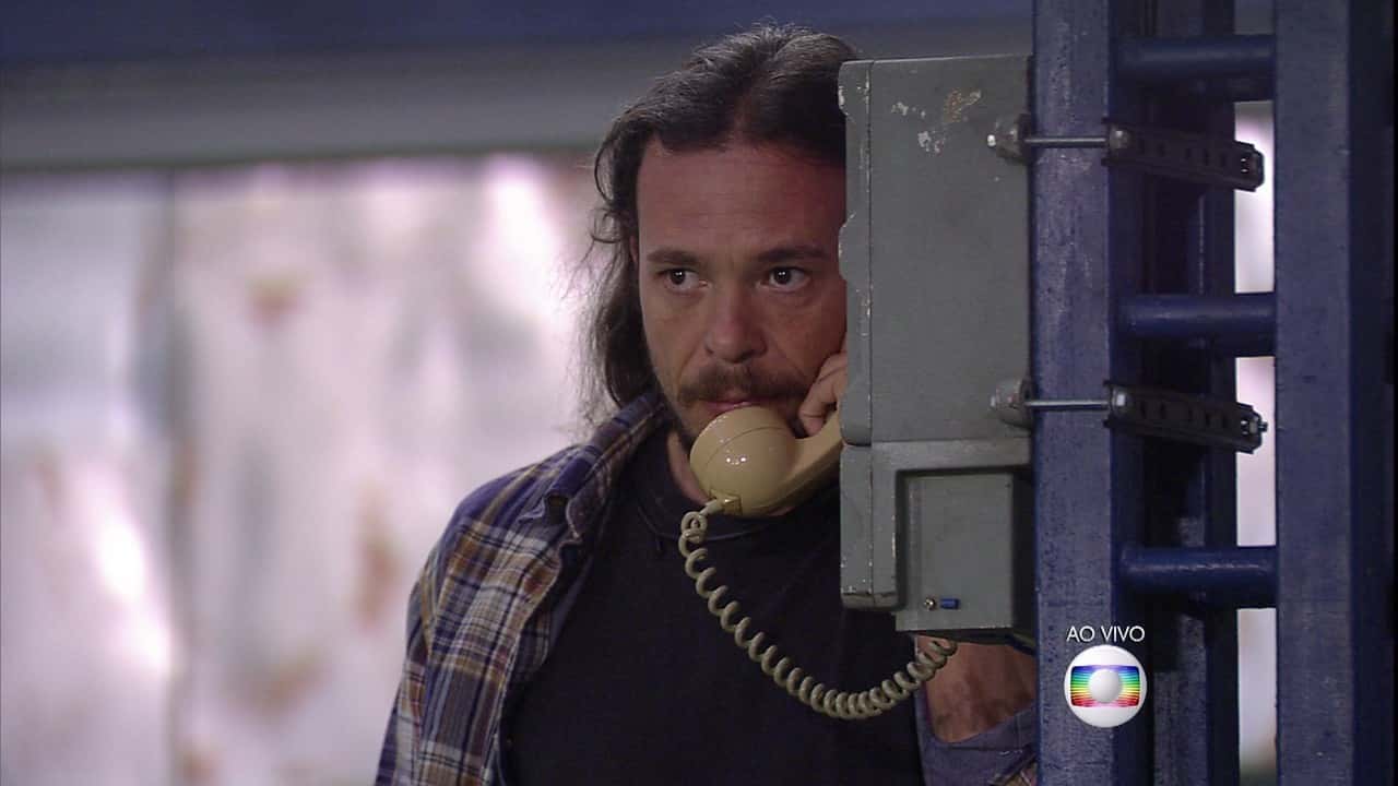 Tamiel atende o Bigfone no programa da última sexta (26) (Foto: Reprodução/Globo)