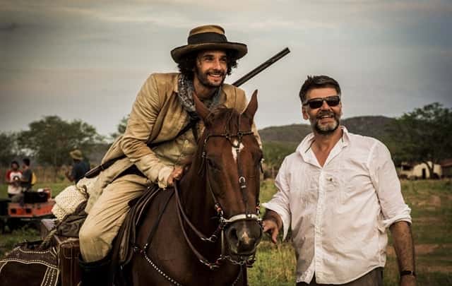 O diretor Luiz Fernando Carvalho dirige Rodrigo Santoro, que será Afrânio em Velho Chico (Foto: Globo/Caiuá Franco)