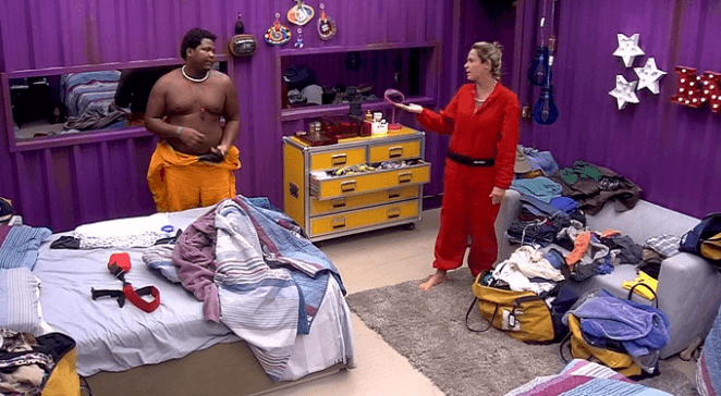 Ronan e Ana Paula conversam após a votação (Foto reprodução)
