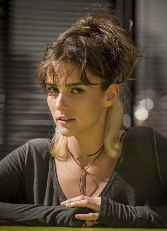 Sofia volta a 'Totalmente Demais' de visual novo! (Foto: TV Globo/João Cotta)