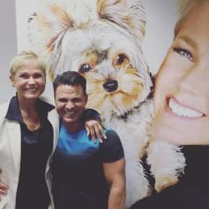 mar2016—xuxa-e-eduardo-costa-nos-bastidores-de-seu-programa-na-record-1458163304424_300x300